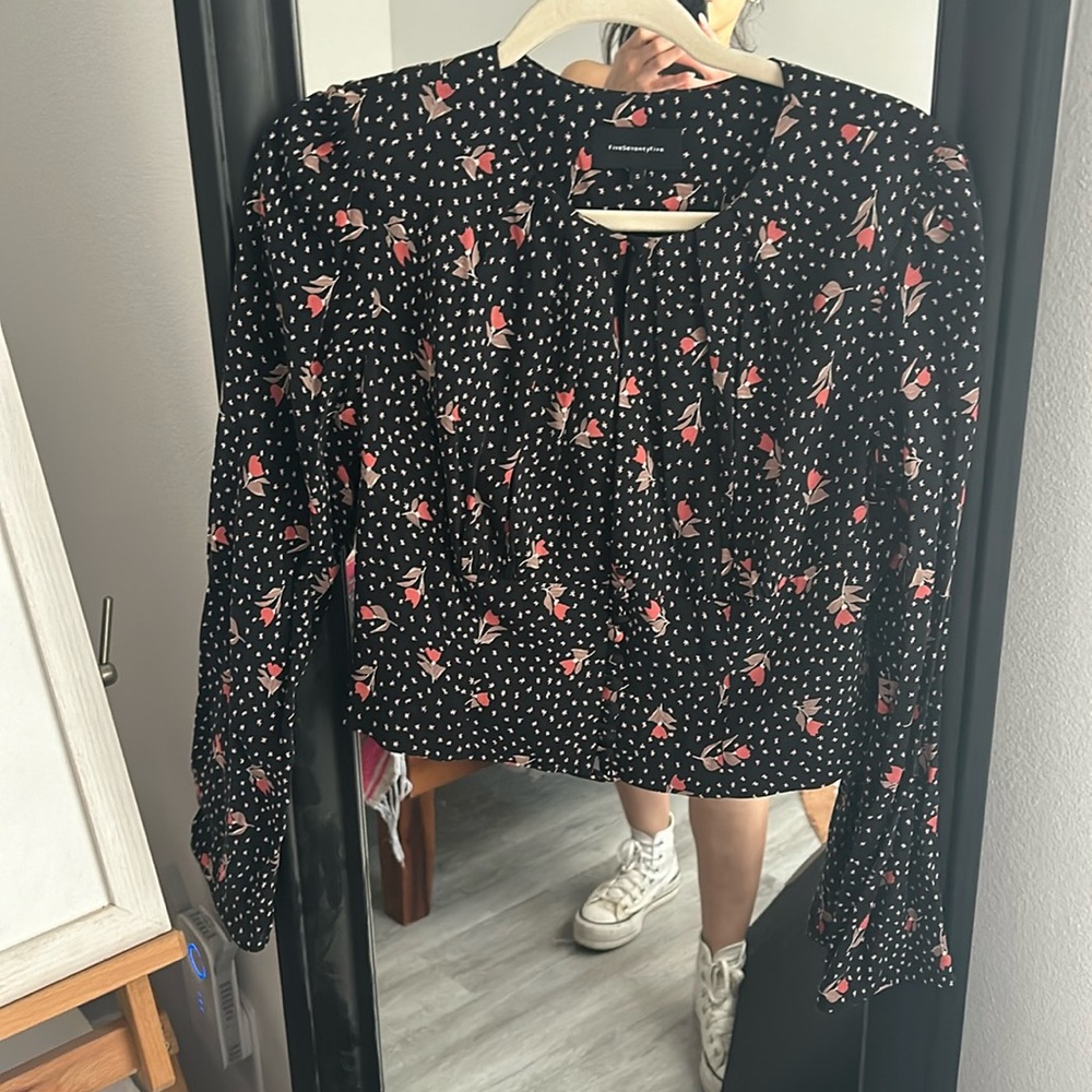 FIVESEVENTYFIVE cropped V-neck long sleeve blouse